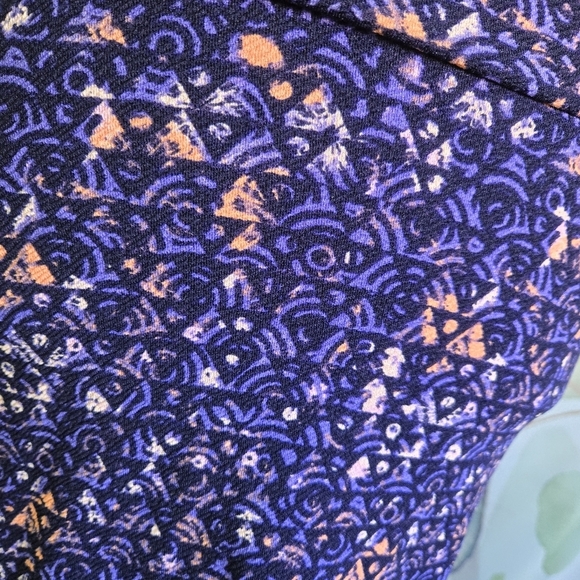 LULAROE | Cassie Pencil Skirt in Purple Triangles sz XS - Picture 2 of 7